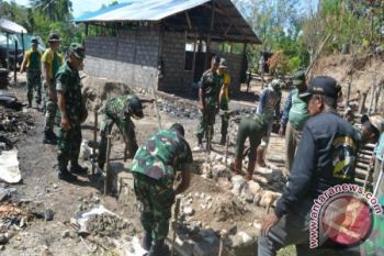 TNI Bangun Rumah Warga Perbatasan Timor Leste