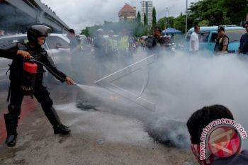 UNJUK RASA MAHASISWA DI MAKASSAR