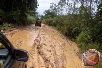 Masyarakat Perbatasan Keluhkan Infrastruktur Jalan ke Dewan 