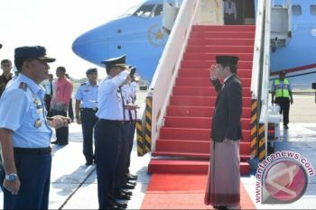 Jokowi, sarung dan mode
