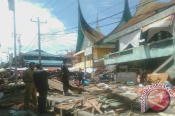 Pemkot Bukittinggi Kembali Tertibkan Pedagang Pasar Aur Kuning