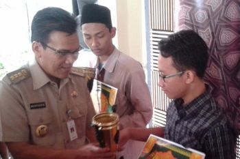 Bupati Kudus Ajak Santri Tekuni Kaligrafi sebagai Ekonomi Kreatif