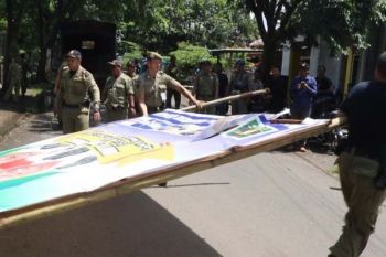  22 Baliho Kampanye di Jepara Ditertibkan