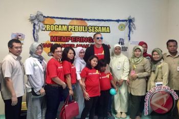 Aktor Bertland Antolin hibur anak penderita kanker