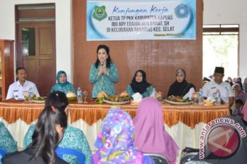 Ketua PKK Kapuas Ajak Ibu-Ibu Manfaatkan Pekarangan Rumah