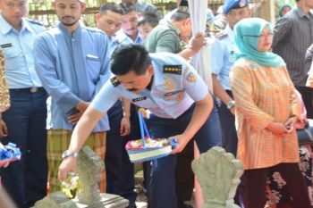 KSAU Berziarah ke Makam Leluhur