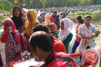  Pasangan Febrina-Adam Beri Warga Layanan Pengobatan Gratis 