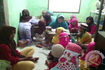 Guru Mengaji  Tagih Janji Bupati Lampung Timur  