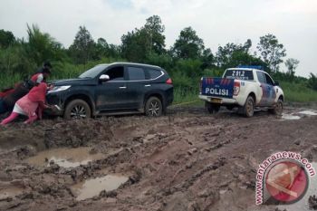 Warga Mesuji Keluhkan Jalan Rusak Parah