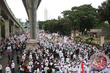 FPI Siap Tunggu Pemeriksaan Rizieq sampai Selesai, Polri dan TNI Jaga Mapolda
