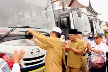 Pasbar Terima Bantuan Angkutan Massal untuk Daerah Terisolasi