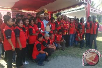 Jhon Wempi Wetipo kukuhkan relawan KKJWW Skouw Jayapura