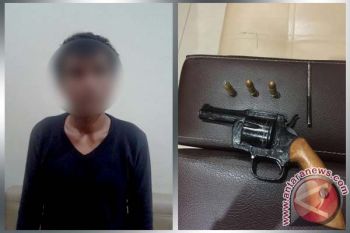 Warga Serahkan Pemuda Miliki Senpi Ke Polisi 