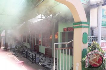 Kebakaran di Perumahan Kodam Cenderawasih nyaris melalap Masjid Kotaraja 
