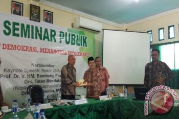 Kepala Staf Kepresidenan Kunjungi UNMA Banten