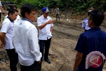 Bupati Barut Cek Perbaikan Jalan Desa Pedalaman