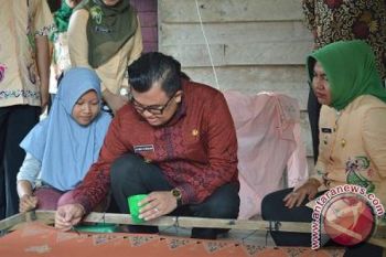 Bupati Dharmasraya Sambangi Produk Andalan