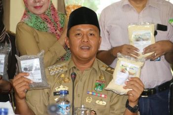 Bupati Lampung Tengah Ajak Petani Kembangkan Beras Singkong
