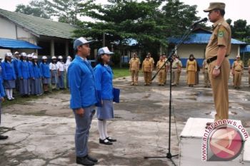 Demi Sekolah, Bupati Kapuas Pernah Jadi Buruh Pelabuhan