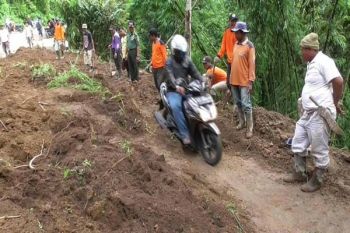 Akses Jalan Magelang-Boyolali Tertutup Longsor 