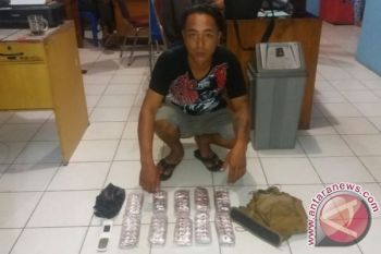 Simpan 400 Zenith Dalam Tas, Bob Ditangkap Polisi