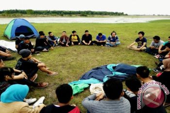 Komunitas People kemah bersama di Unsri