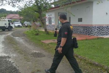 Pertugas Gabungan Razia Lapas Narkotika Nusakambangan