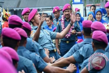 KUNJUNGAN KOMANDAN KORPS MARINIR