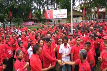  94.519  Kader PDIP Jateng Gelar  Apel Siaga Jaga  NKRI 