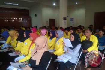 Gubernur minta lulusan UT harus mampu bersaing