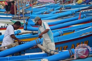 Gelombang Tinggi, Nelayan Tambaklorok Tak Miliki Penghasilan