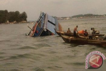 Kapal wisata tenggelam di perairan pulau Padar