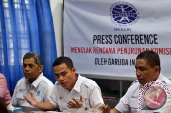 TOLAK KEBIJAKAN KOMISI GARUDA INDONESIA