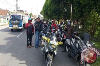 Anggota Club Motor BNC Perkenalkan Objek Wisata