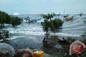 Warga Kampung Wuring Mengungsi 