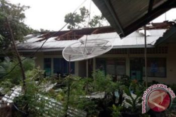 Tujuh Sekolah  Diterjang Badai