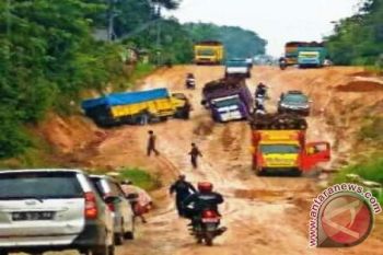 Warga Mesuji Desak Jalan Rusak Segera Diperbaiki
