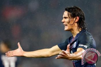 Cavani kali ini ungguli Suarez