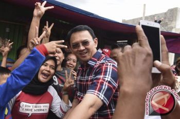 Ahok spontan kunjungi Pastor Smit MSC 
