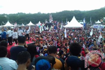 Meski Hujan, Simpatisan Kampanye Adriatma-Sulkarnain Tetap Bertahan
