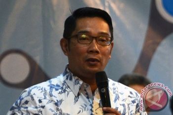 Ridwan Kamil Serahkan Uang kadeudeuh Pemkot Bandung Rp150 Juta untuk Persib