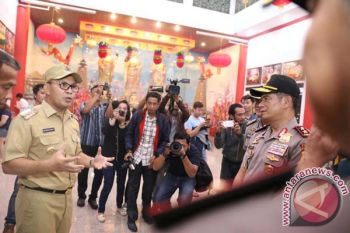 Pasar Malam Cap Go Meh Diserbu Pengunjung 