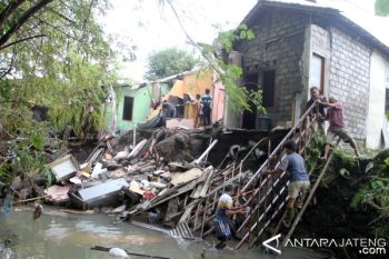 Empat Rumah di Solo Rusak Akibat Longsor 