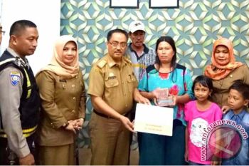 DP2 Makassar Serahkan Klaim Asuransi Nelayan 
