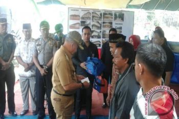 Bupati serahkan bantuan kepada korban kebakaran 