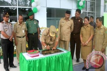 Bupati Ini  Minta Poliklinik RSUD Tingkatkan Pelayanan Kepada Masyarakat