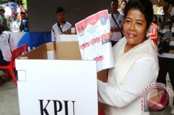 Cabub Jayapura Yanni coblos di TPS 2 Hinekombe 