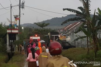 Puluhan Warga "Cluster" Dinar Indah Semarang Mengungsi
