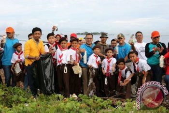 Wali Kota Makassar Pimpin Pembersihan Laut 