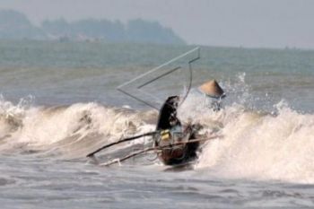 Dua Nelayan Asal Jepara Hilang Setelah Perahu Dihantam Ombak 